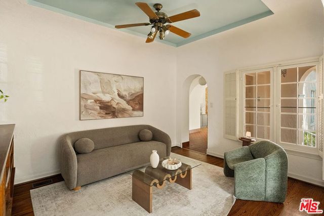 151 N Poinsettia Place, Los Angeles, CA 90036