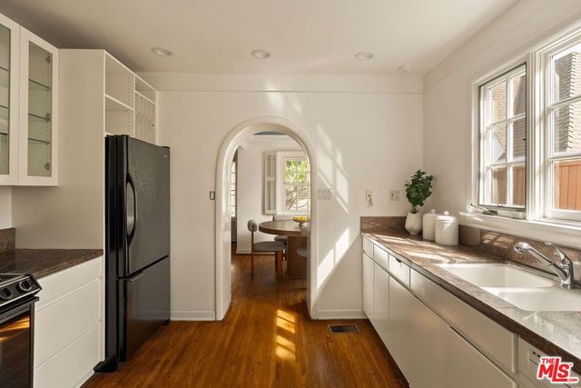 151 N Poinsettia Place, Los Angeles, CA 90036