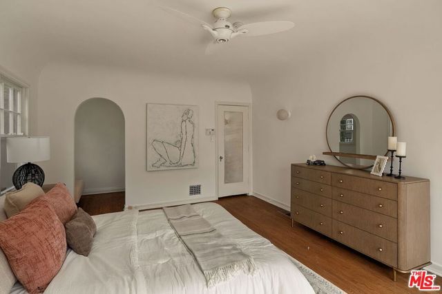 151 N Poinsettia Place, Los Angeles, CA 90036