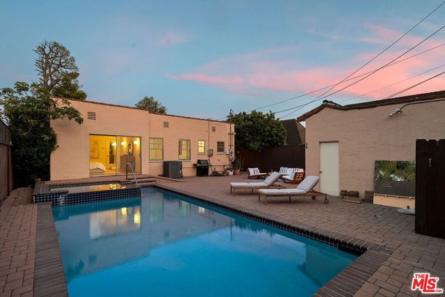 151 N Poinsettia Place, Los Angeles, CA 90036