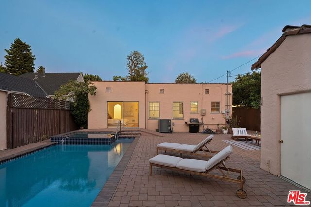 151 N Poinsettia Place, Los Angeles, CA 90036