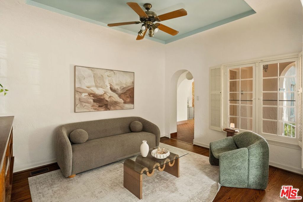 Image 10 of property listing at 151 N Poinsettia Place, Los Angeles, CA 90036