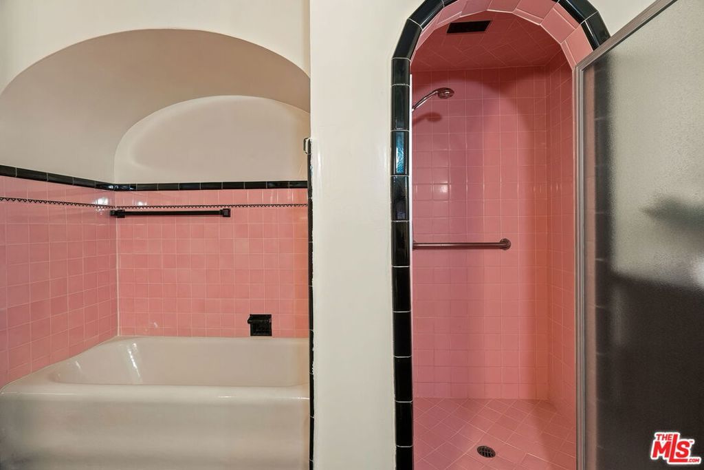 Image 16 of property listing at 151 N Poinsettia Place, Los Angeles, CA 90036