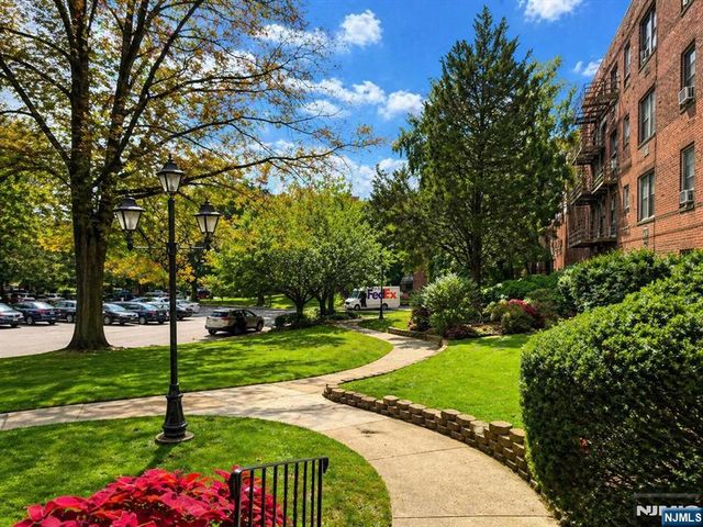 2339 Hudson Terrace E9, Fort Lee, NJ 07024