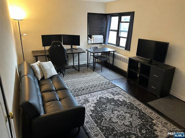 2339 Hudson Terrace E9, Fort Lee, NJ 07024
