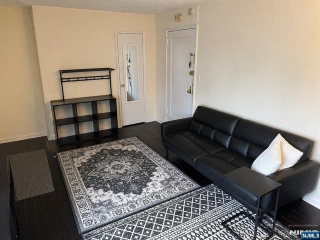 2339 Hudson Terrace E9, Fort Lee, NJ 07024