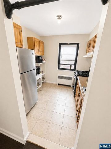 2339 Hudson Terrace E9, Fort Lee, NJ 07024