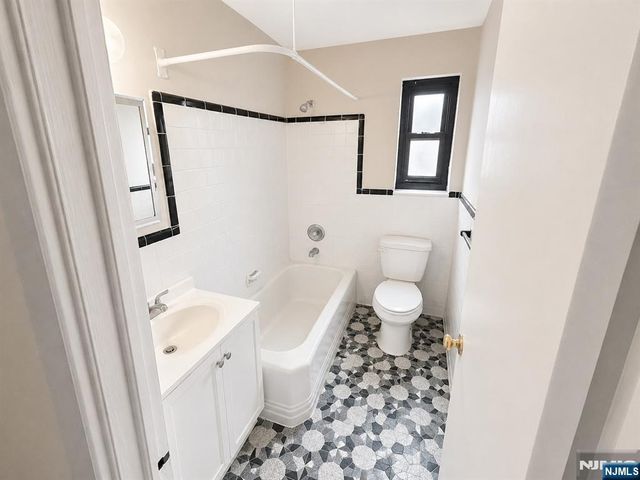 2339 Hudson Terrace E9, Fort Lee, NJ 07024