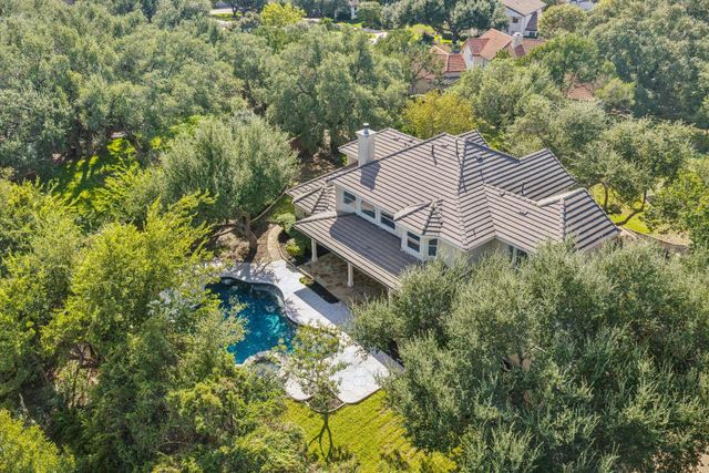 4 Mayleaf CV, The Hills, TX 78738