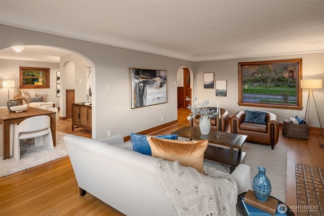 4117 43rd Avenue NE, Seattle, WA 98105