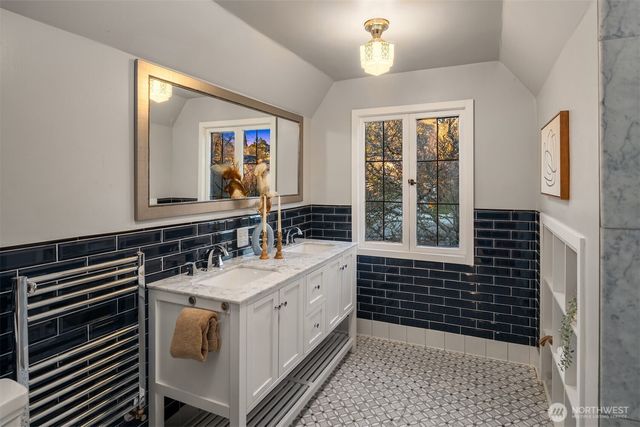 4117 43rd Avenue NE, Seattle, WA 98105