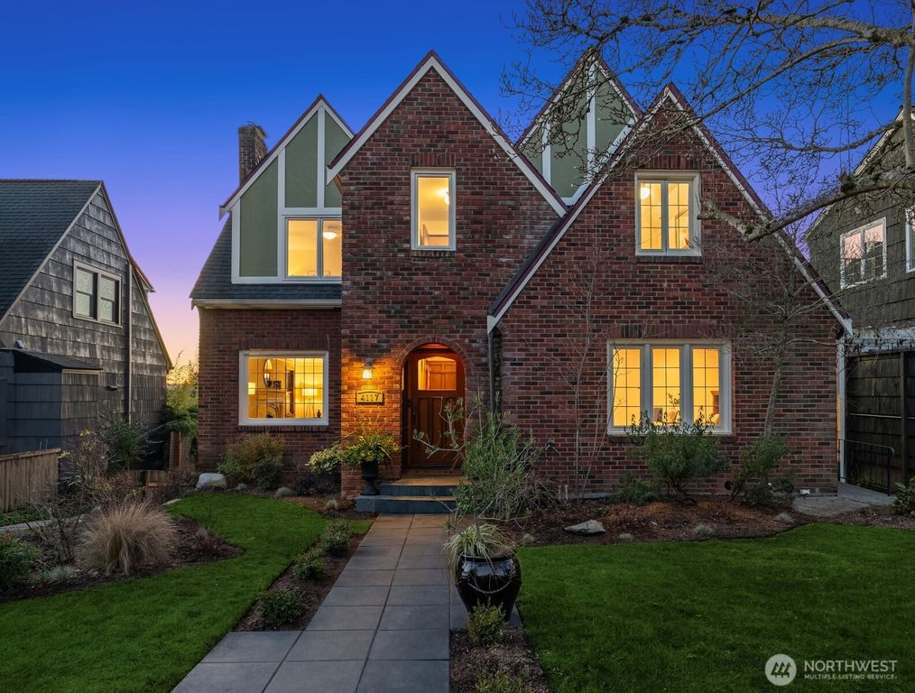 4117 43rd Avenue NE, Seattle, WA 98105
