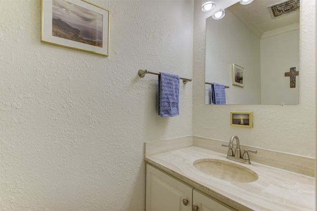 1387 Roaring Springs Road, Fort Worth, TX 76114