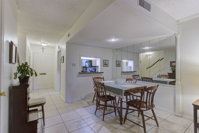 1387 Roaring Springs Road, Fort Worth, TX 76114