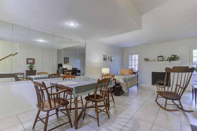 1387 Roaring Springs Road, Fort Worth, TX 76114