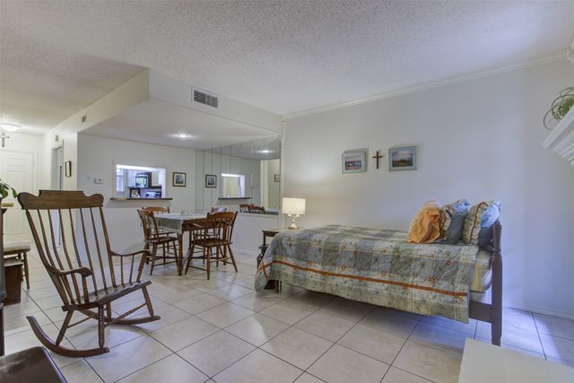 1387 Roaring Springs Road, Fort Worth, TX 76114