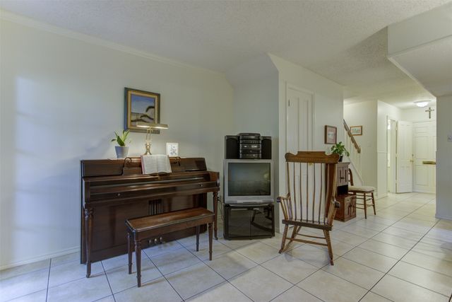 1387 Roaring Springs Road, Fort Worth, TX 76114