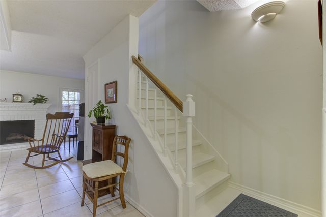 1387 Roaring Springs Road, Fort Worth, TX 76114