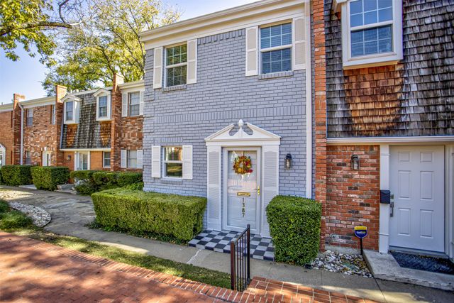 1387 Roaring Springs Road, Fort Worth, TX 76114