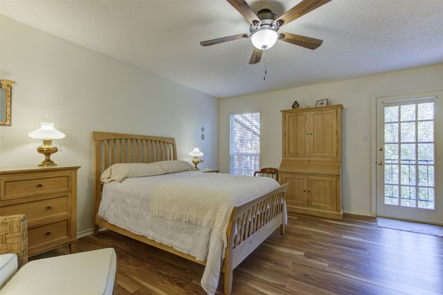 1387 Roaring Springs Road, Fort Worth, TX 76114