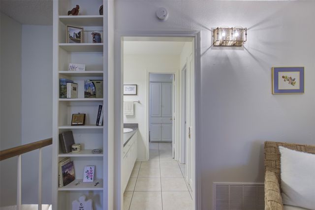 1387 Roaring Springs Road, Fort Worth, TX 76114