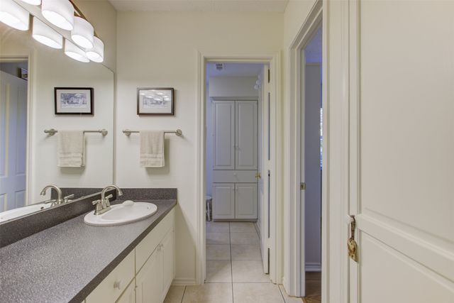 1387 Roaring Springs Road, Fort Worth, TX 76114