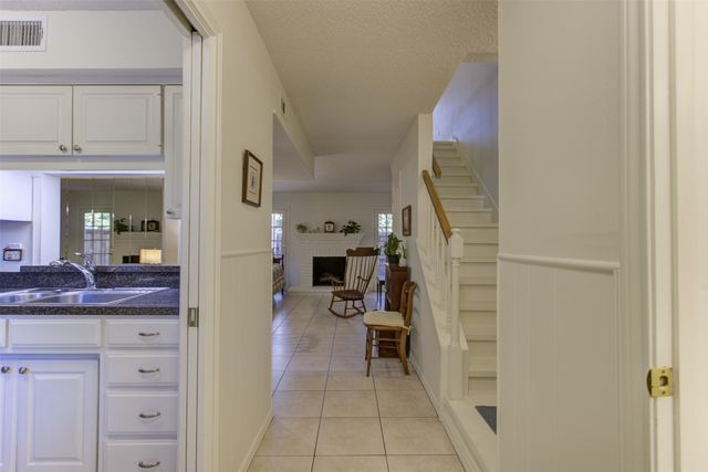 1387 Roaring Springs Road, Fort Worth, TX 76114