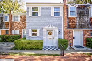 1387 Roaring Springs Road, Fort Worth, TX 76114