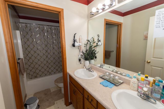 1008 Colonial Manor Drive, Goshen, IN 46526