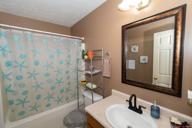 1008 Colonial Manor Drive, Goshen, IN 46526
