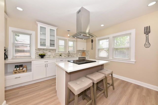 4306 N 21st STREET, Milwaukee, WI 53209