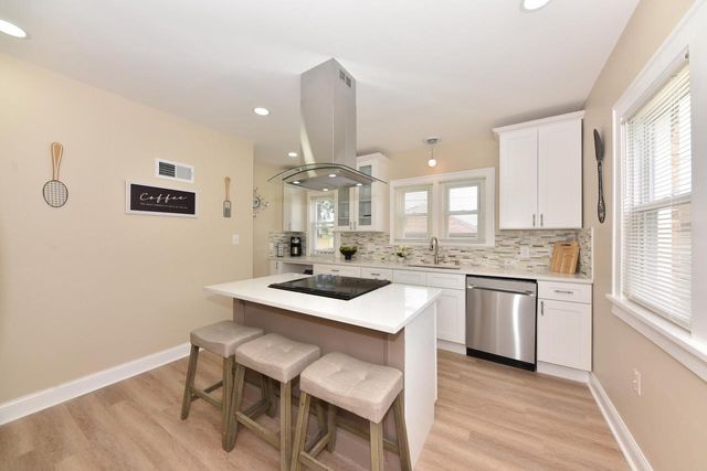 4306 N 21st STREET, Milwaukee, WI 53209