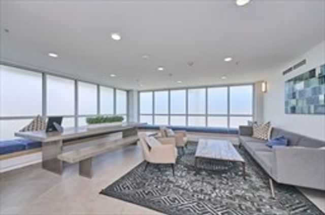 262 Monsignor Obrien 503, Cambridge, MA 02141