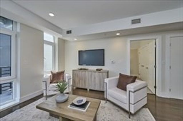 262 Monsignor Obrien 503, Cambridge, MA 02141