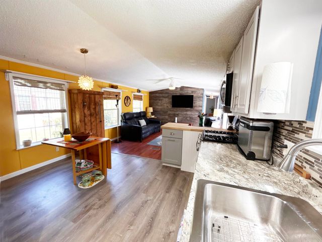 50 Hilton Avenue, Exeter, NH 03833