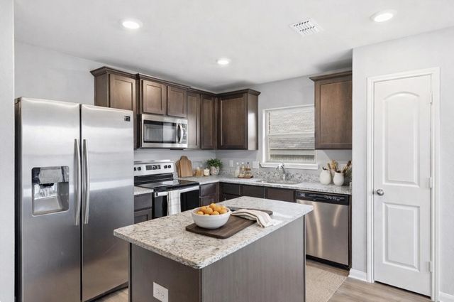 107 Bandana Circle, Newark, TX 76071