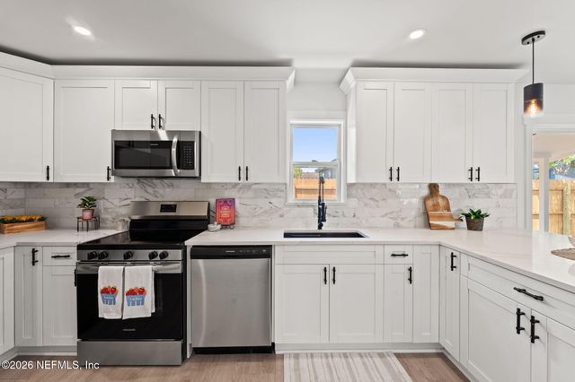 222 7TH Street S, Jacksonville Beach, FL 32250