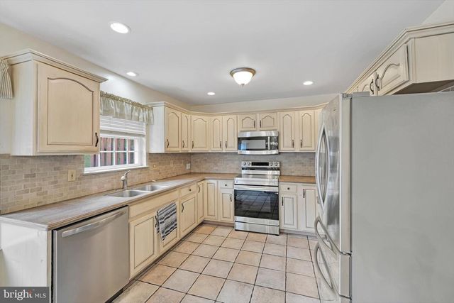526 LANTERN GREEN WAY, Orwigsburg, PA 17961