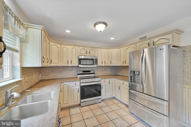 526 LANTERN GREEN WAY, Orwigsburg, PA 17961