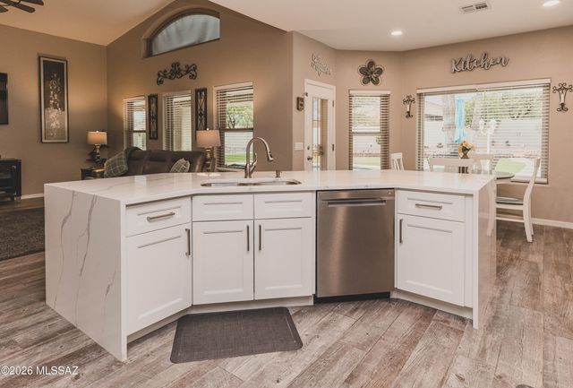 6707 W Calle Valerio, Tucson, AZ 85743