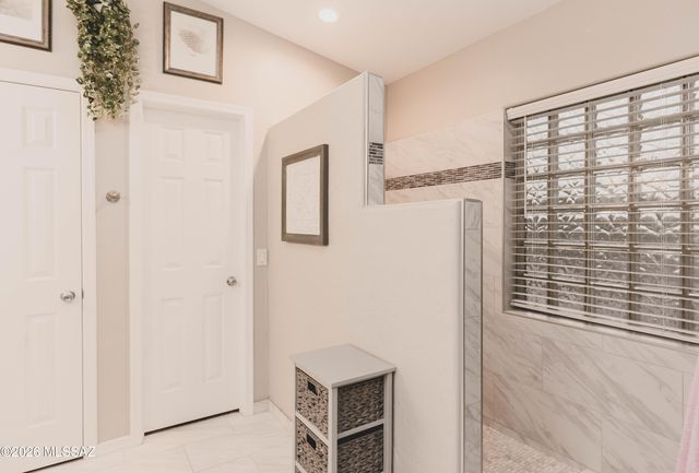 6707 W Calle Valerio, Tucson, AZ 85743