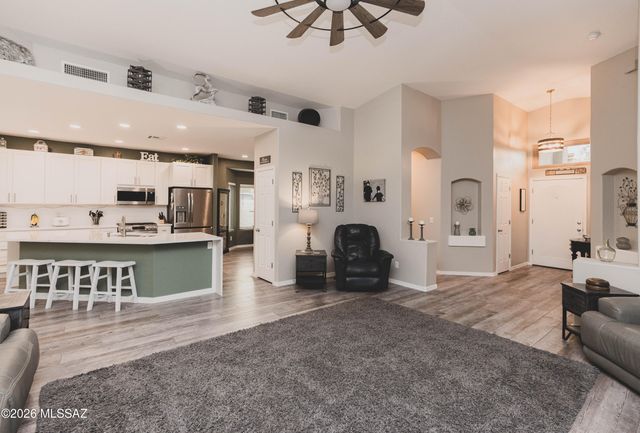6707 W Calle Valerio, Tucson, AZ 85743