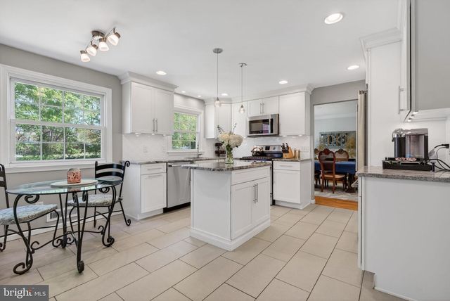 33 ERINDALE DR, Marlton, NJ 08053