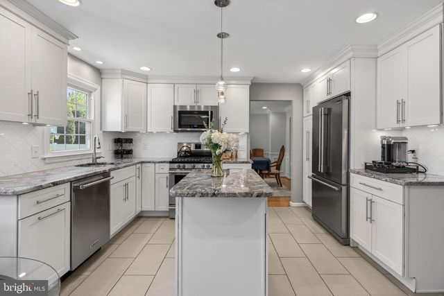 33 ERINDALE DR, Marlton, NJ 08053