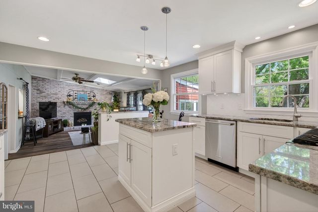 33 ERINDALE DR, Marlton, NJ 08053