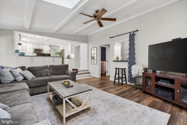 33 ERINDALE DR, Marlton, NJ 08053