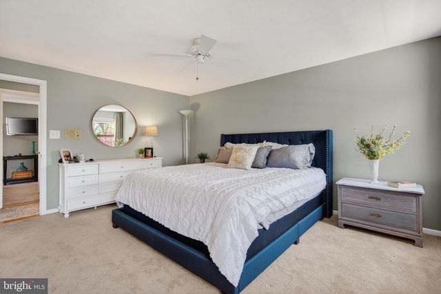 33 ERINDALE DR, Marlton, NJ 08053