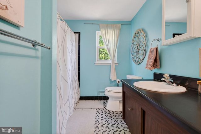 33 ERINDALE DR, Marlton, NJ 08053