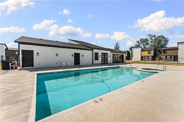 2604 W Bonnie Lane, Rogers, AR 72758