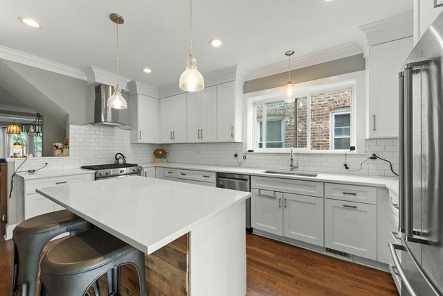 2416 Elmwood Avenue, Berwyn, IL 60402